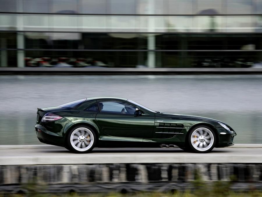  Mercedes-Benz SLR McLaren 2005 года  (фото 6 из 10)